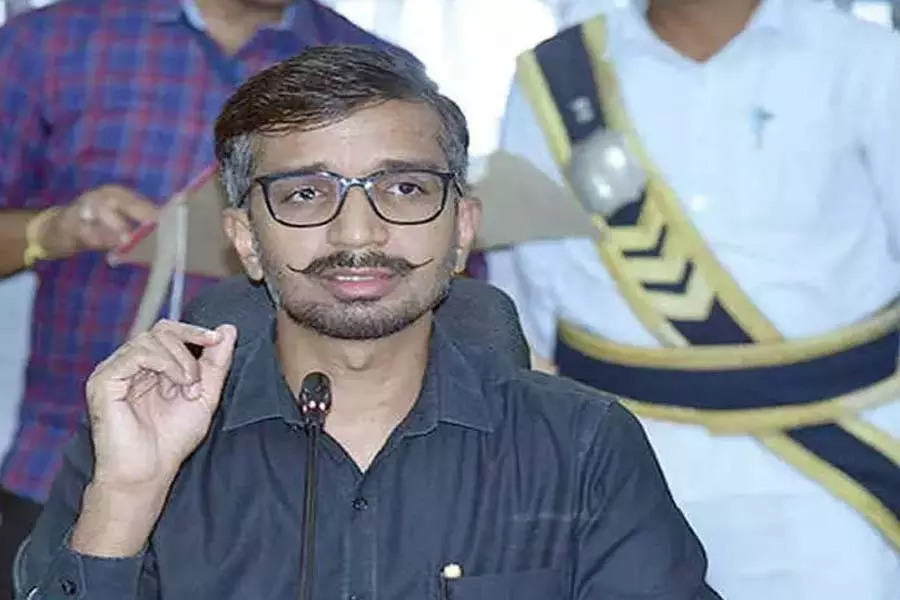 Government योजनाओं का क्रियान्वयन पारदर्शी तरीके से होना चाहिए: अनंतपुर कलेक्टर डॉ. विनोद कुमार वी
